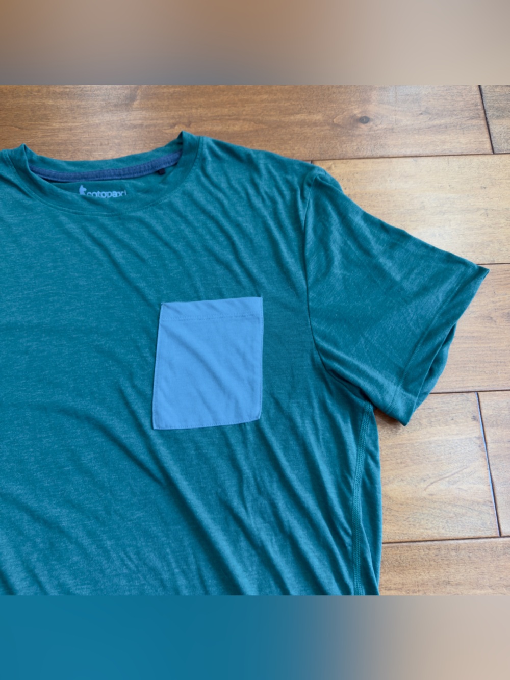 Cotopaxi Green Short-Sleeve Paseo Travel Tee with Blue Chest Pocket size L - Picture 3 of 9